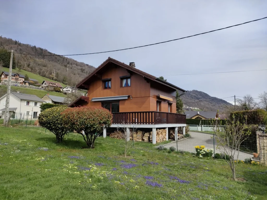 Rénovation façade avec finition clin — Maison individuelle à La Rochette