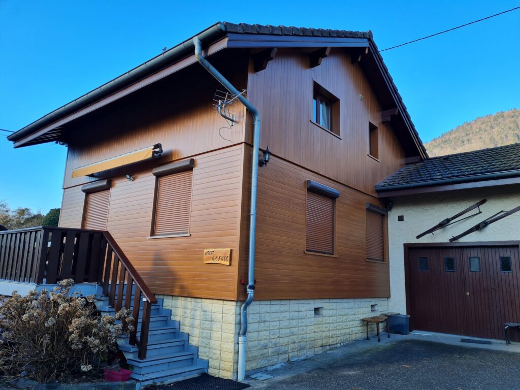 Rénovation façade avec finition clin — Maison individuelle à La Rochette