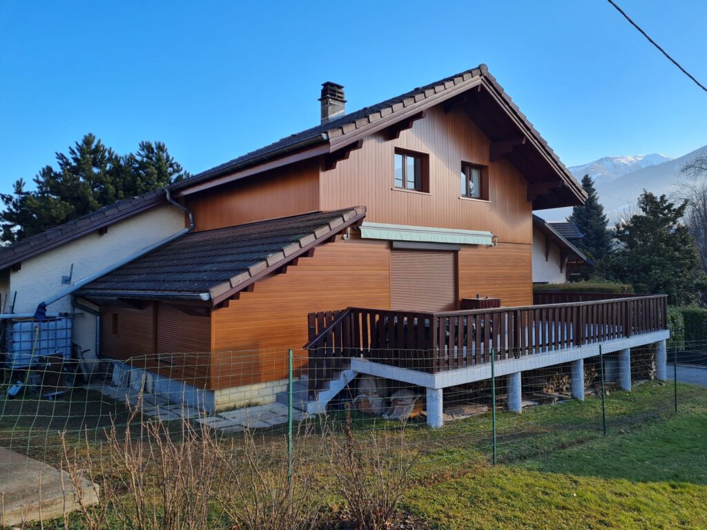 Rénovation façade avec finition clin — Maison individuelle à La Rochette